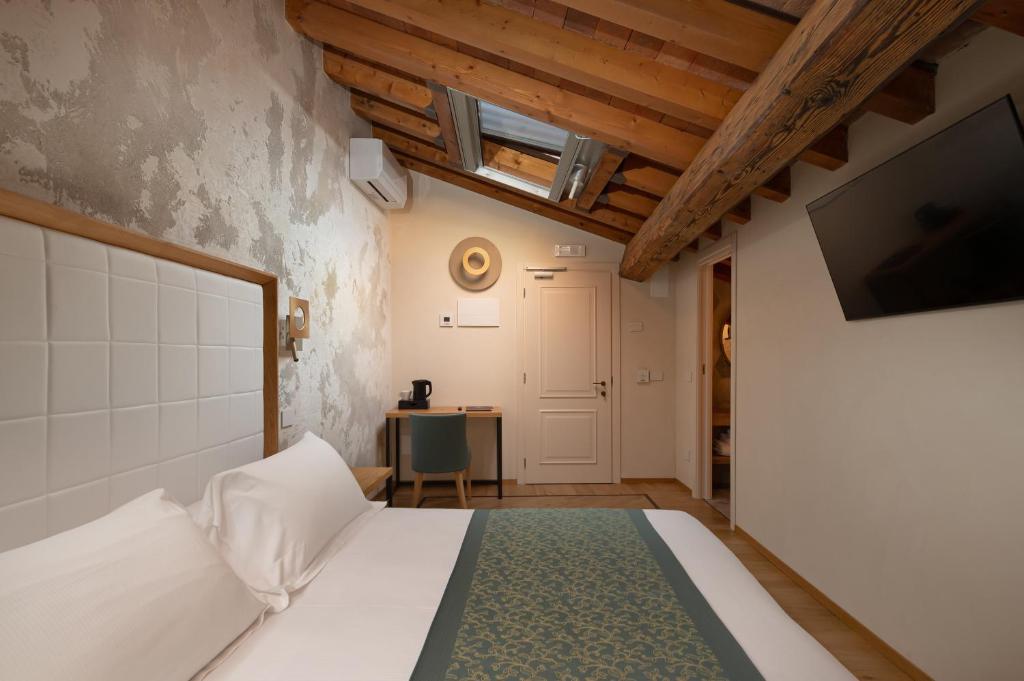 Cà Uberti Palace Hotel, MantegnaHotels - 高级双人单人入住房间