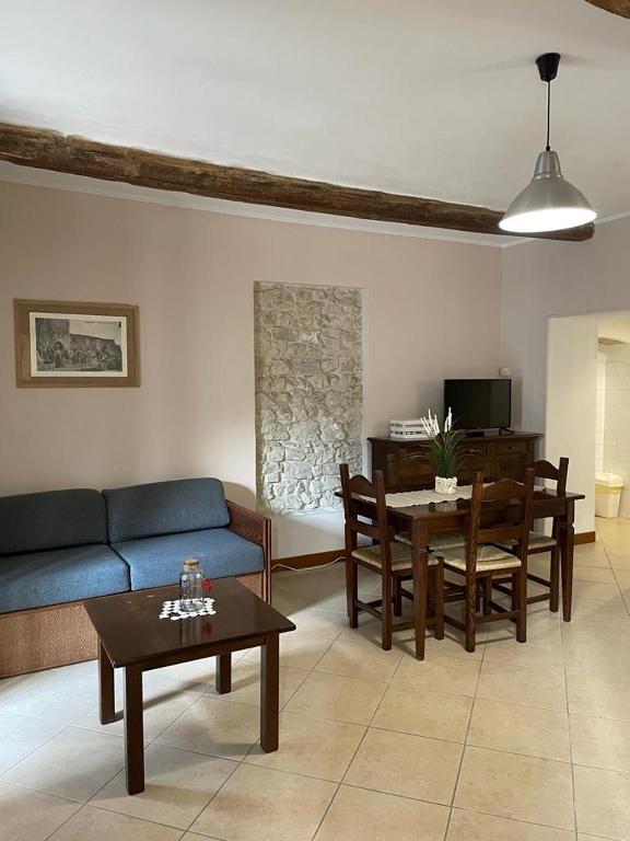 Televízia a/alebo spoločenská miestnosť v ubytovaní Casa Vacanze La Villetta