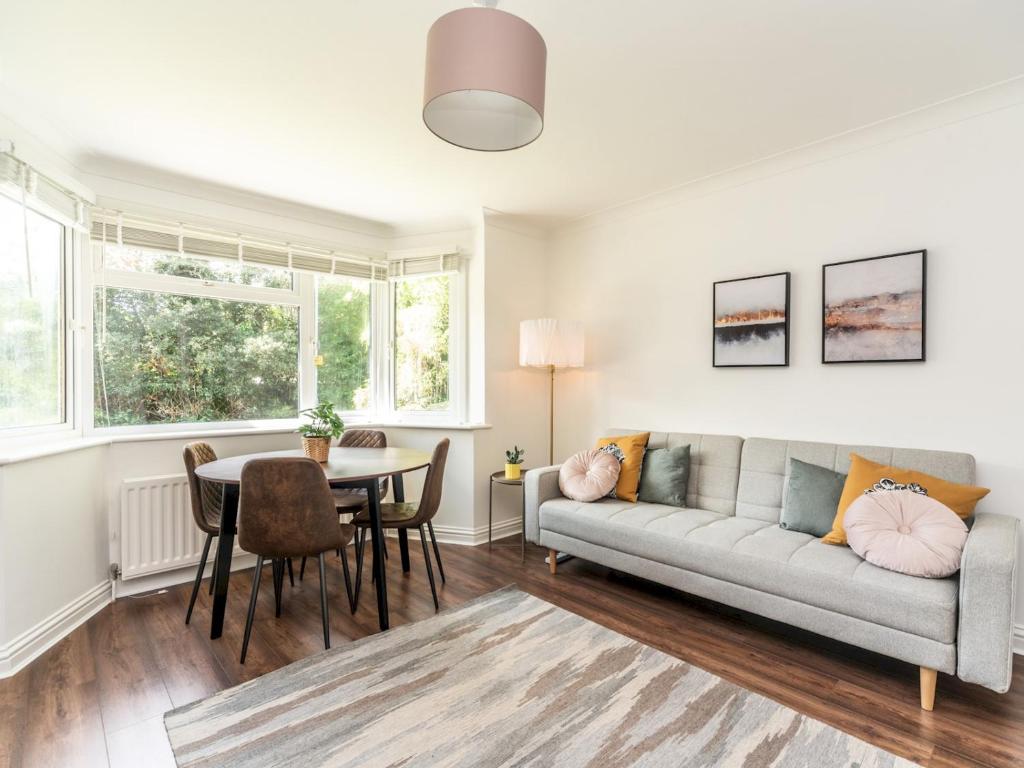 a living room with a couch and a table at Pass the Keys Stylish Apt in quiet cul de sac in Surbiton