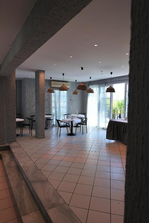 Stolný tenis v ubytovaní Anamar Skiathos Hotel alebo v jeho okolí