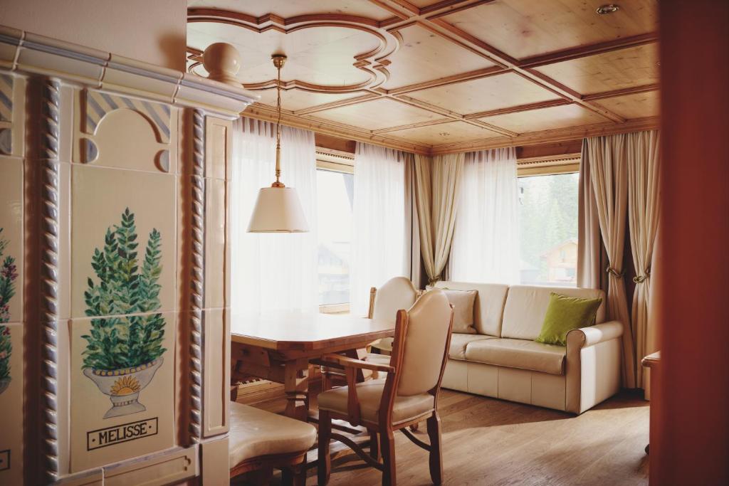 Posezení v ubytování Burg Hotel Oberlech