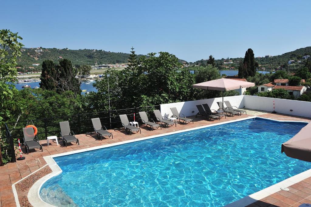 Bazén v ubytovaní Anamar Skiathos Hotel alebo v jeho blízkosti
