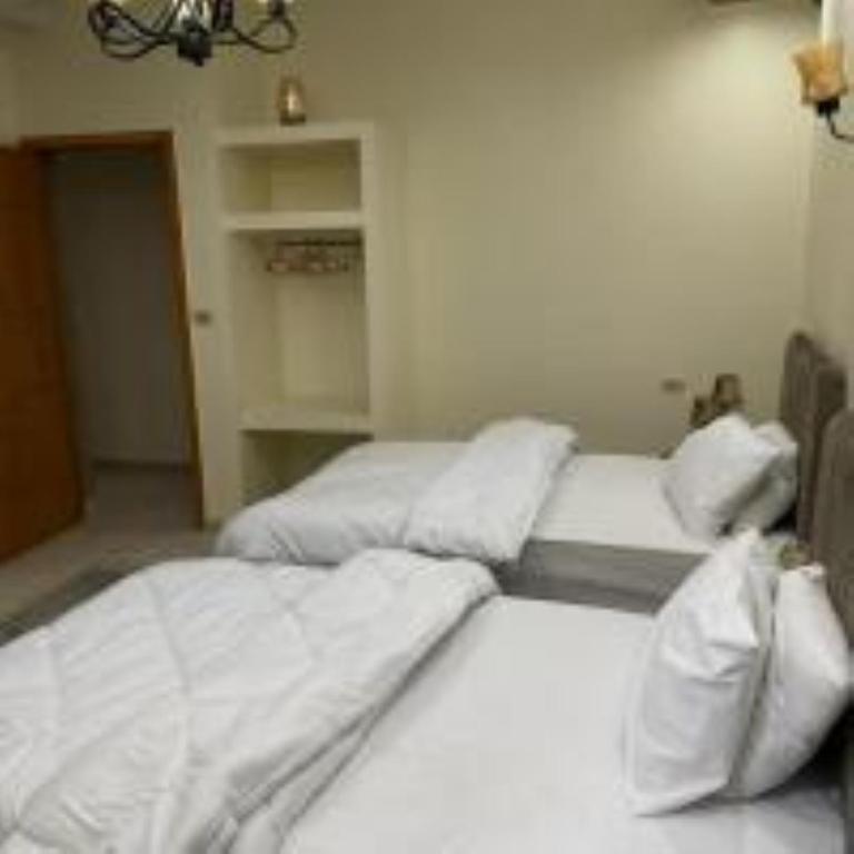 Crystal pyramid inn - 16