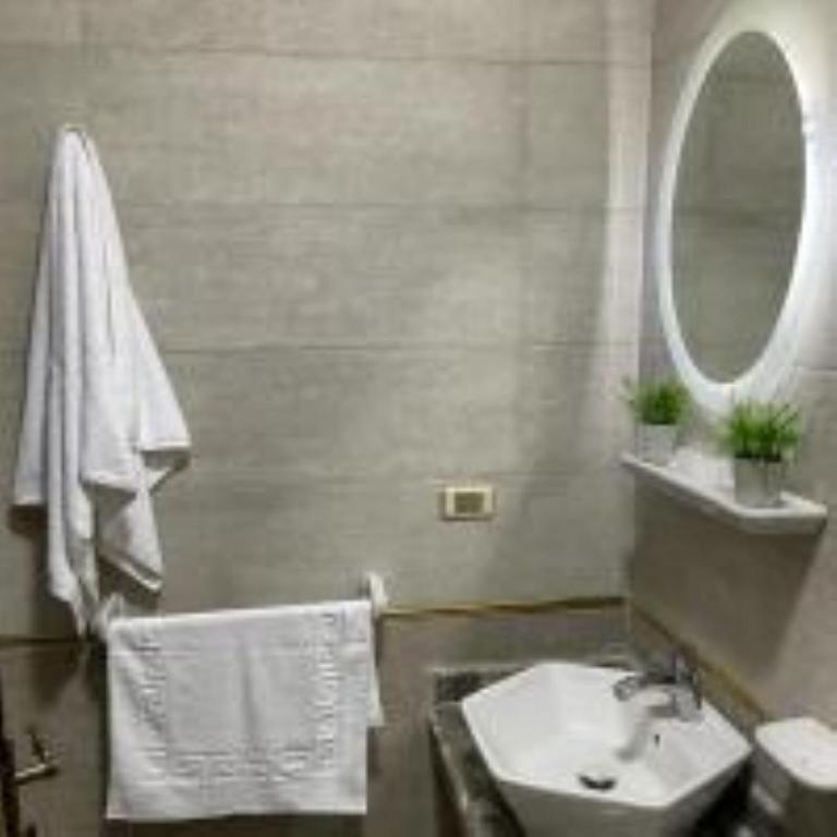 Crystal pyramid inn - 17