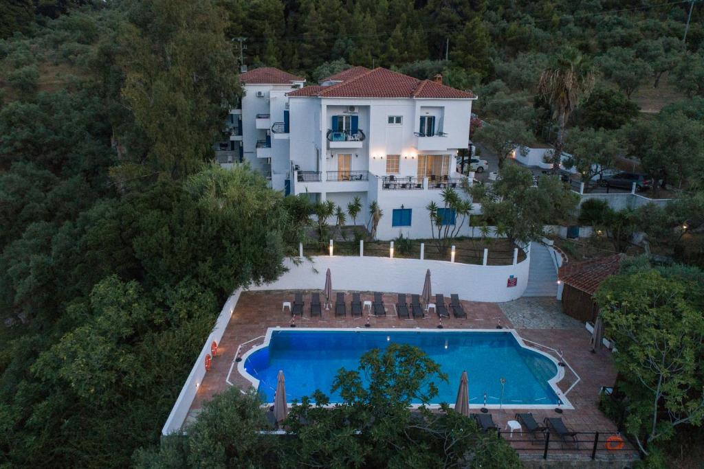 Bazén v ubytovaní Anamar Skiathos Hotel alebo v jeho blízkosti