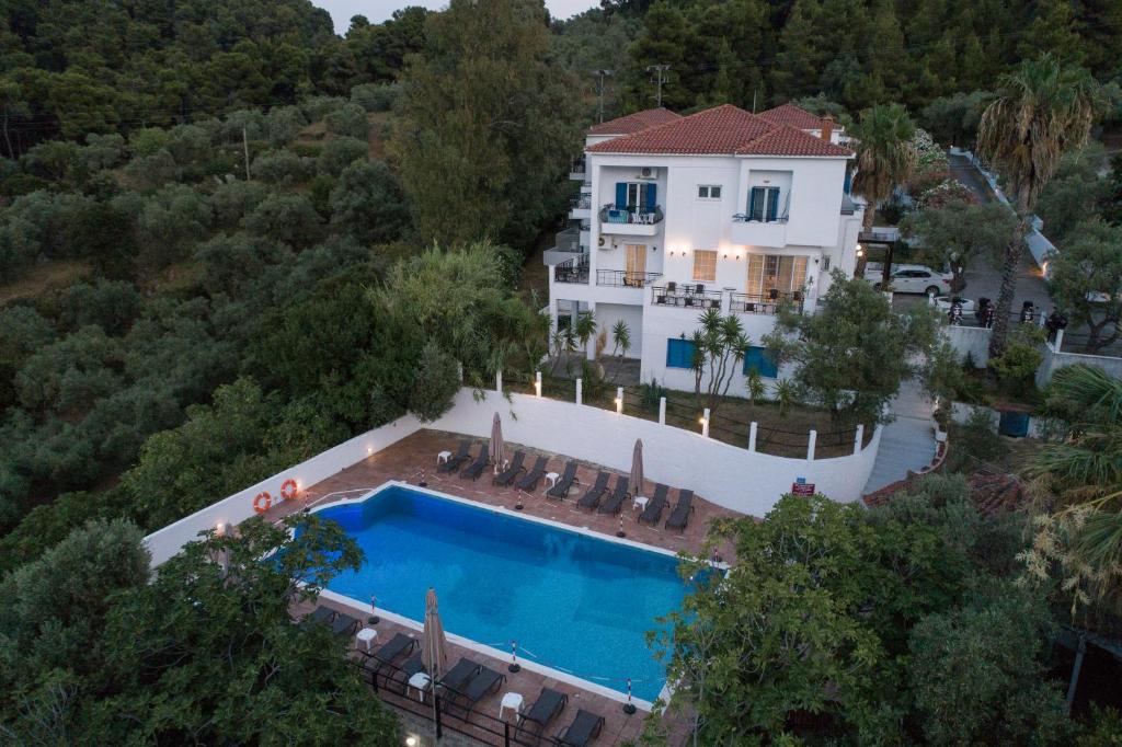 Bazén v ubytovaní Anamar Skiathos Hotel alebo v jeho blízkosti