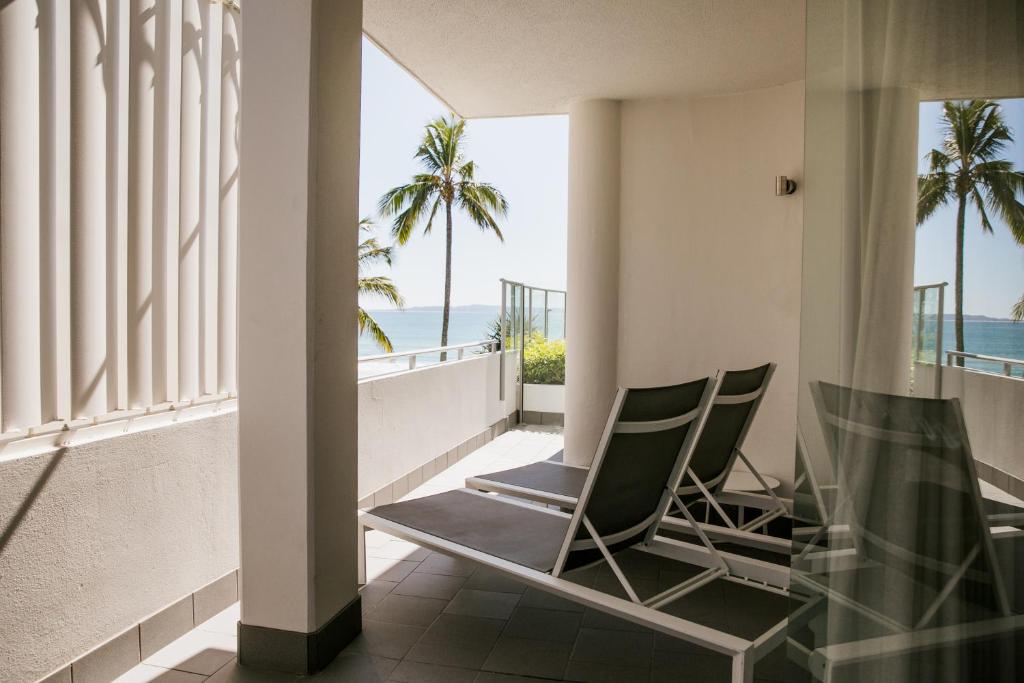 On The Beach Noosa Resort - One-Bedroom Apartment With Partial Ocean View