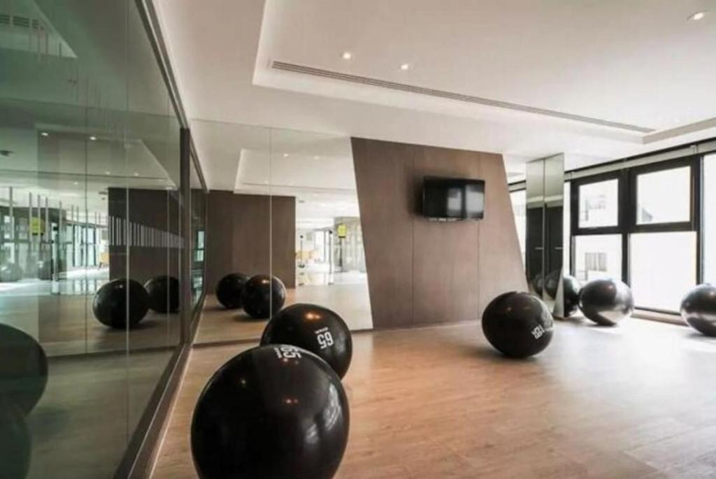 a room with black balls on a wooden floor at the base 网红公寓 市中心核心区顶层无边泳池俯瞰整个芭堤雅海湾 in Pattaya