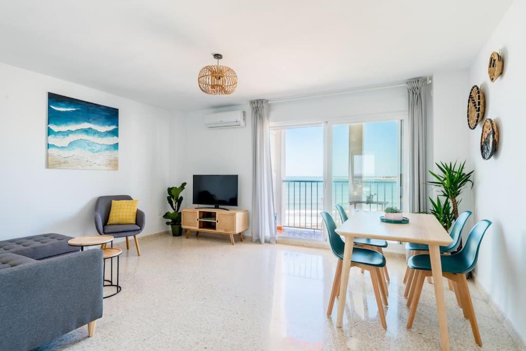 Vistas al mar! Amplio y moderno apartamento de playa, El ...
