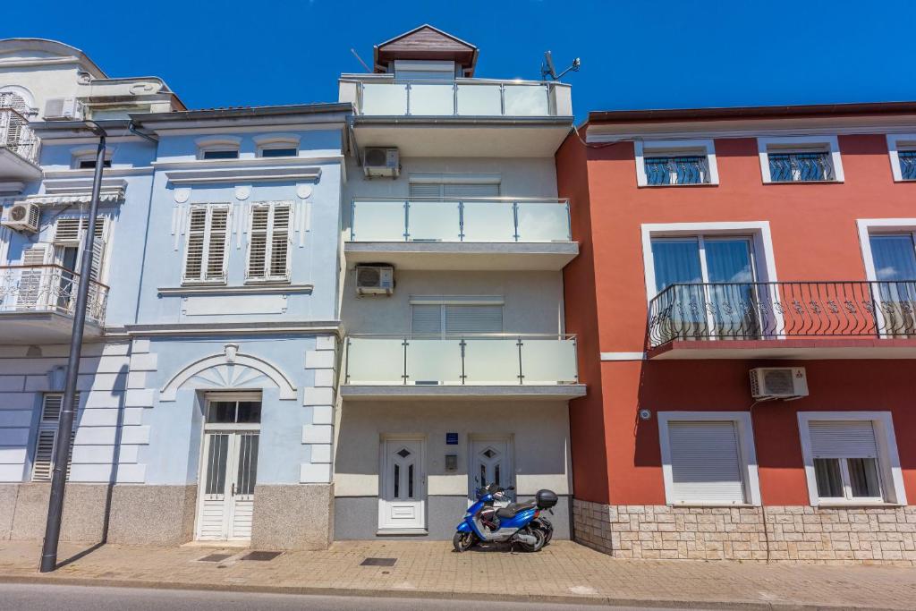Budova, kde se apartmán nachází
