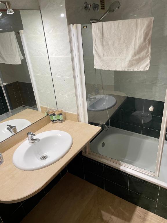Koupelna v ubytování NEW! Amazing 2 bedroom apartment in Rambla del Poblenou