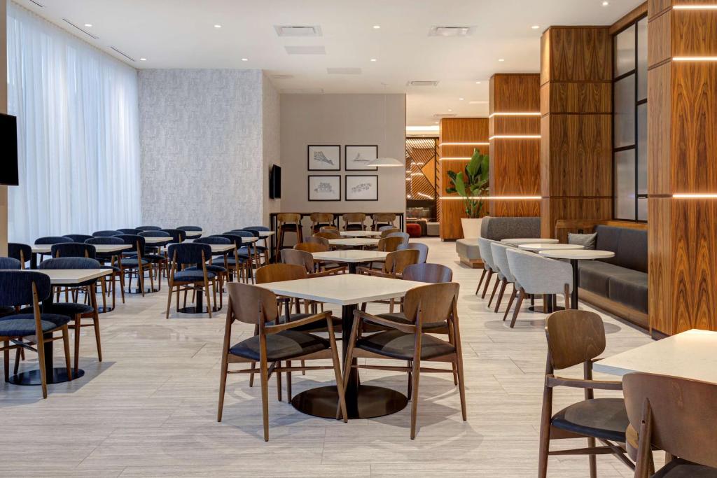 Posezení v ubytování Hampton Inn Montreal Downtown, Qc