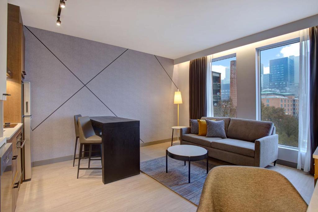Posezení v ubytování Hampton Inn Montreal Downtown, Qc