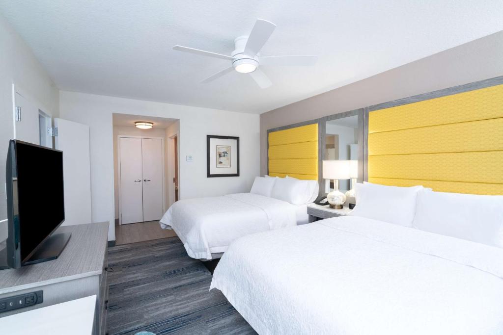 Hampton Inn & Suites Amelia Island-Historic Harbor Front - Reina Suite Con Sofá Cama