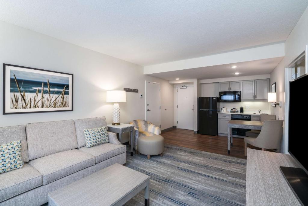 Hampton Inn & Suites Amelia Island-Historic Harbor Front - Reina Suite Con Sofá Cama