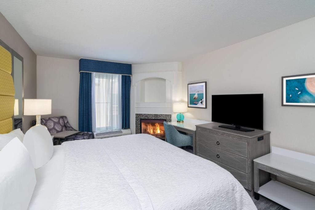 Hampton Inn & Suites Amelia Island-Historic Harbor Front - King Room - No Fumadores