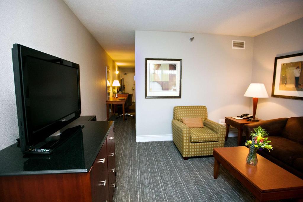 DoubleTree by Hilton Minneapolis Park Place - Suite King