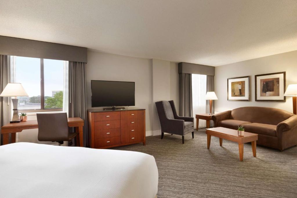 DoubleTree by Hilton Minneapolis Park Place - Suite King Junior Avec Coin Salon