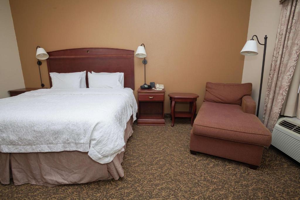Postel nebo postele na pokoji v ubytování Hampton Inn Oneonta