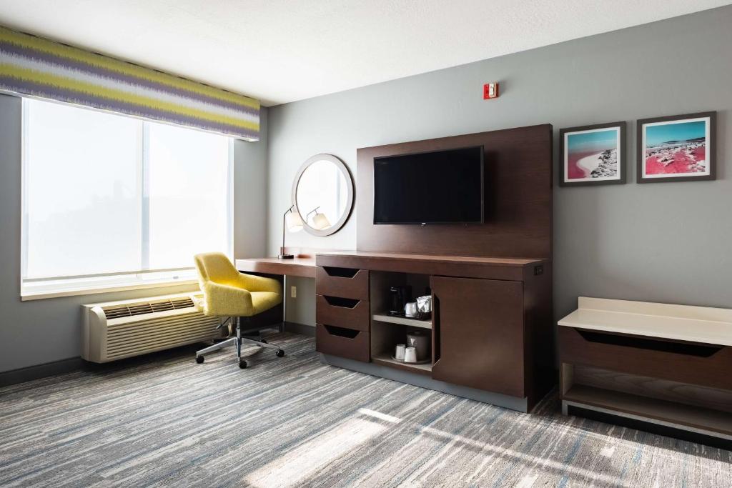 Hampton Inn & Suites Salt Lake City Airport - 