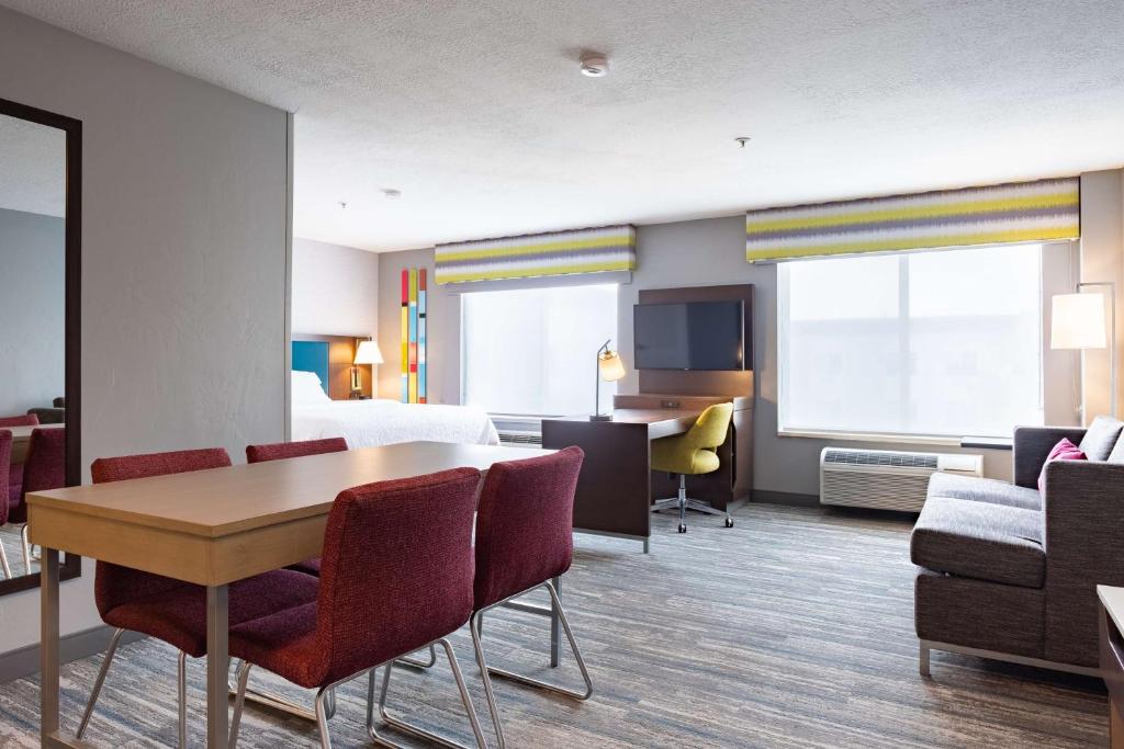 Hampton Inn & Suites Salt Lake City Airport - 