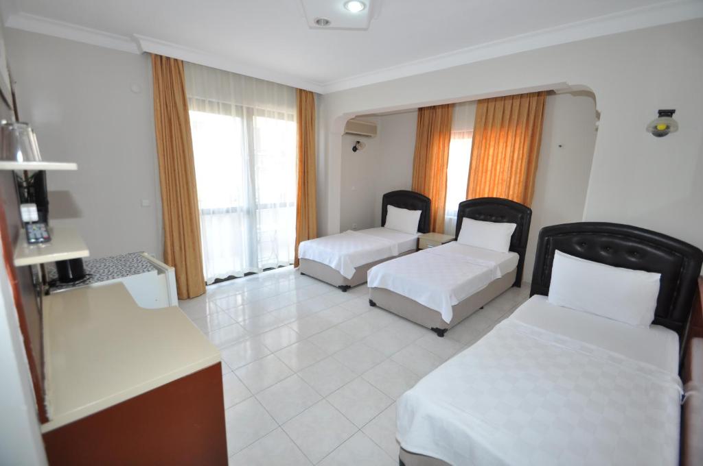 Postel nebo postele na pokoji v ubytování Defne & Zevkim Hotel
