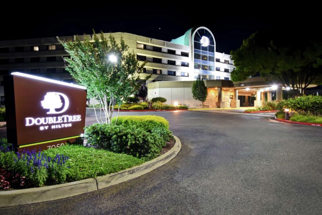 DoubleTree by Hilton Pleasanton at The Club photo