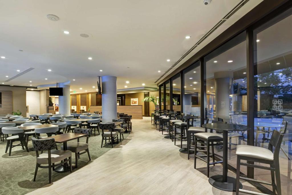 DoubleTree by Hilton Pleasanton at The Club photo