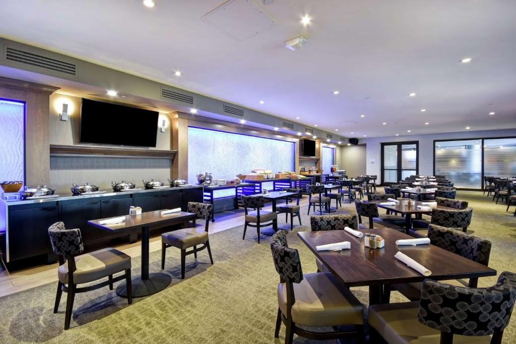 DoubleTree by Hilton Pleasanton at The Club photo