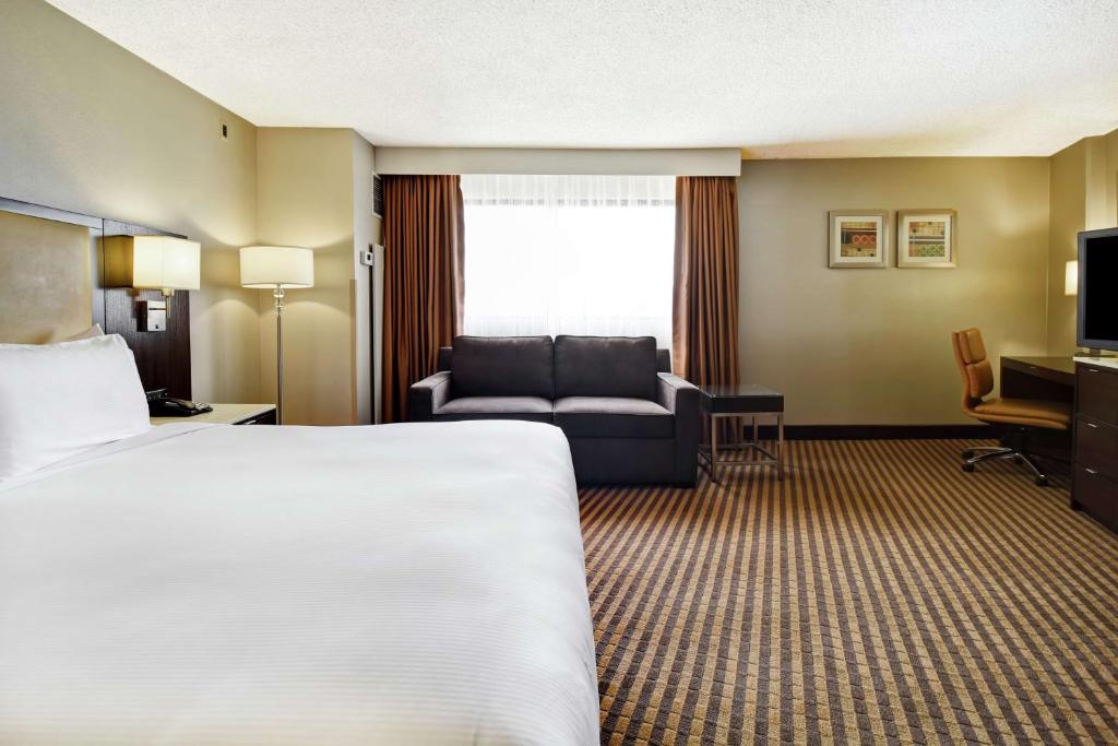 DoubleTree by Hilton Pleasanton at The Club photo