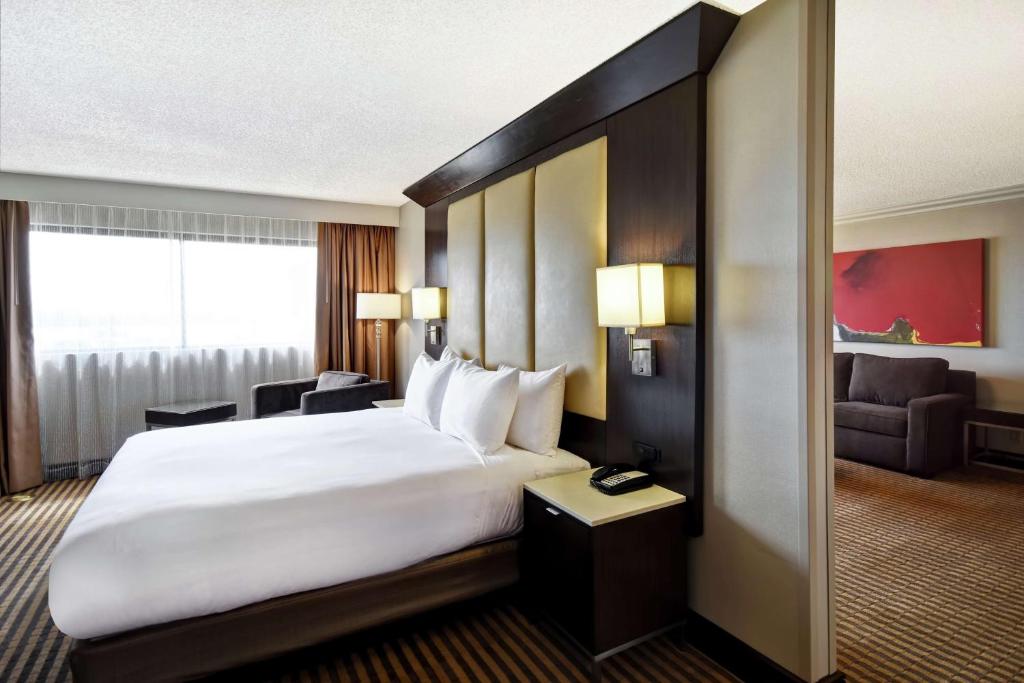 DoubleTree by Hilton Pleasanton at The Club photo
