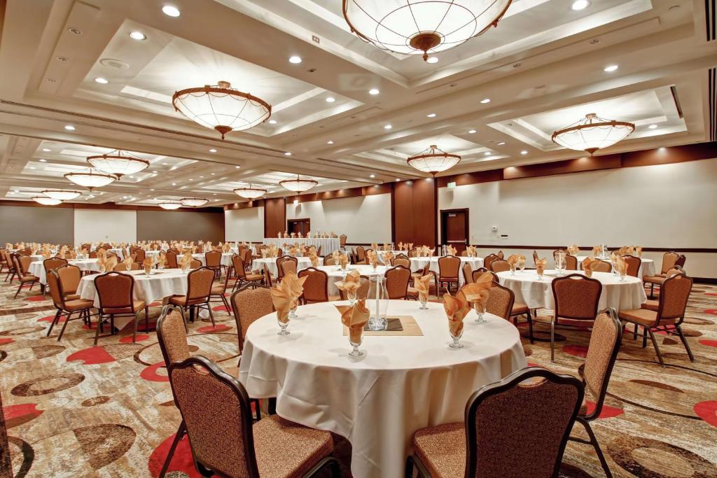 DoubleTree by Hilton Pleasanton at The Club photo