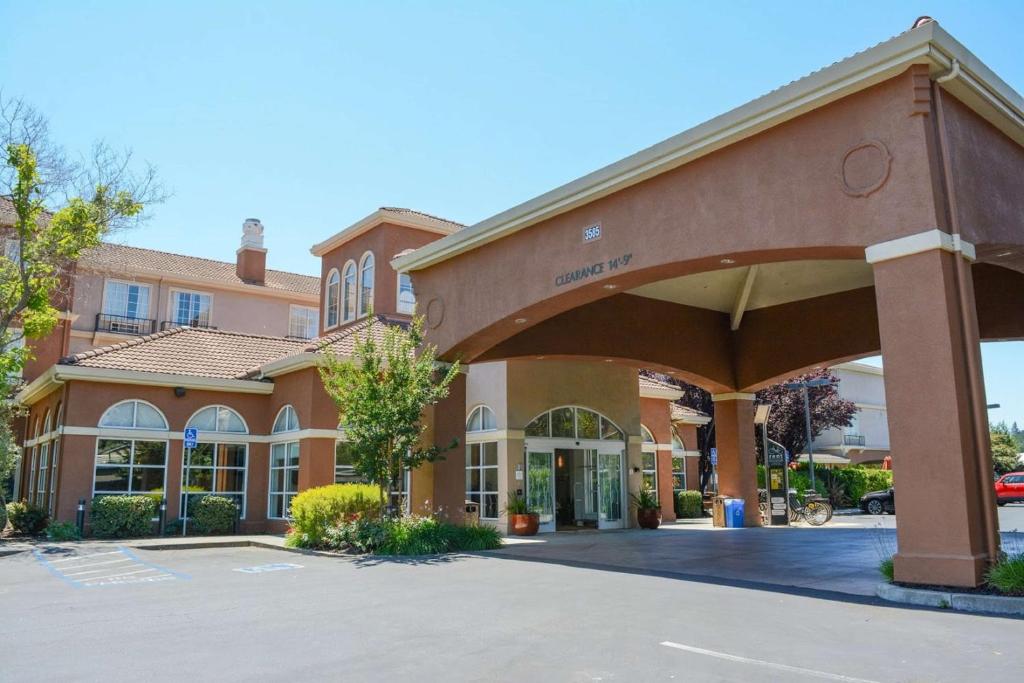 a front view of a building with a parking lot at Hilton Garden Inn Napa in Napa