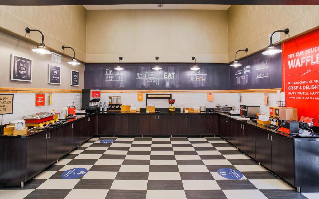 Kuchyň nebo kuchyňský kout v ubytování Hampton Inn Prescott