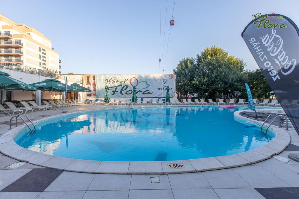 Bazén v ubytování Hotel Flora nebo v jeho okolí