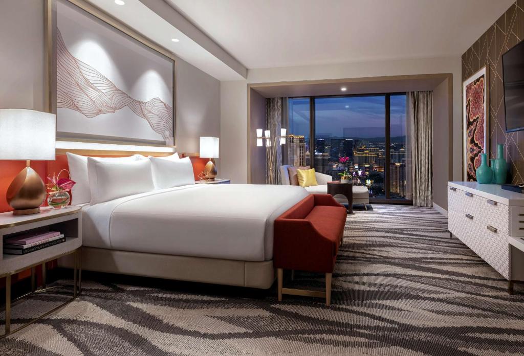 Postel nebo postele na pokoji v ubytování Conrad Las Vegas At Resorts World