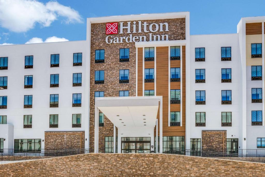 達拉斯的住宿－Hilton Garden Inn Dallas-Central Expy/North Park Area, Tx，酒店外观的 ⁇ 染
