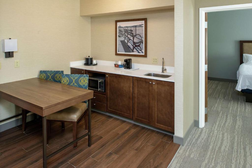 Hampton Inn & Suites Binghamton/Vestal photo