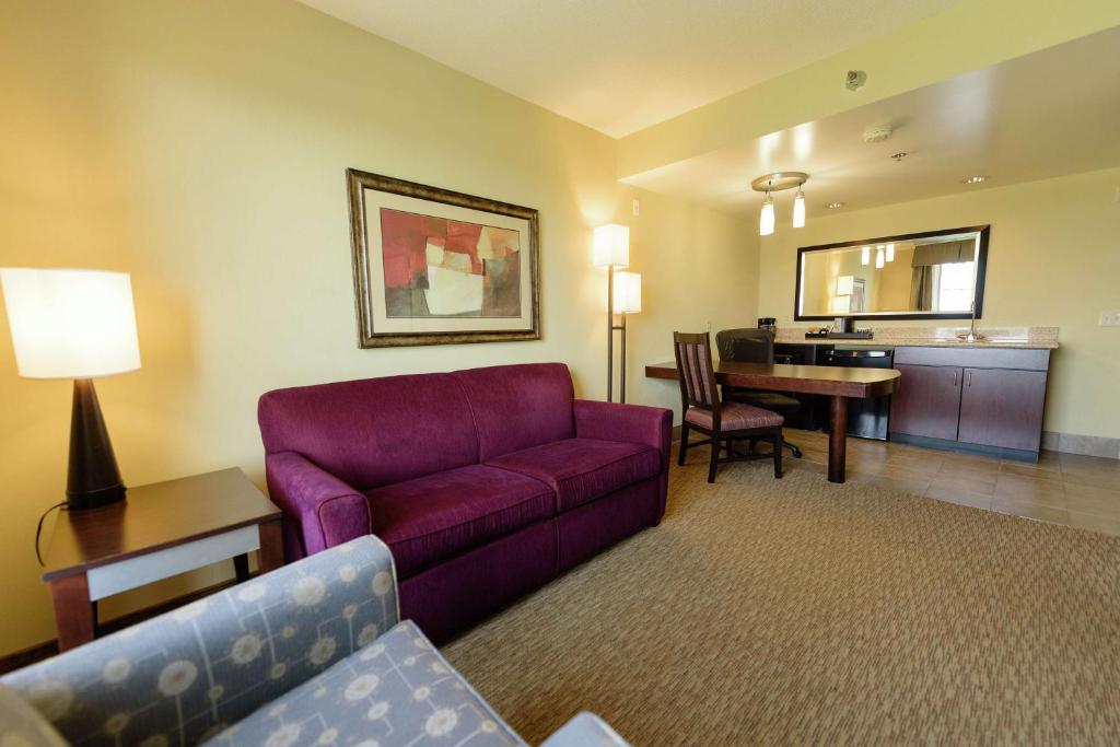 Embassy Suites by Hilton Minneapolis North - Suite With Two Queen Beds - Non-Smoking