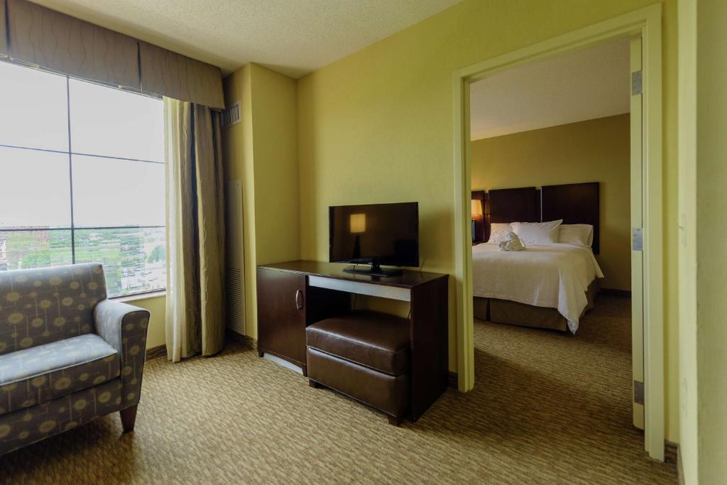 Embassy Suites by Hilton Minneapolis North - Two Bedroom Suite - Non-Smoking