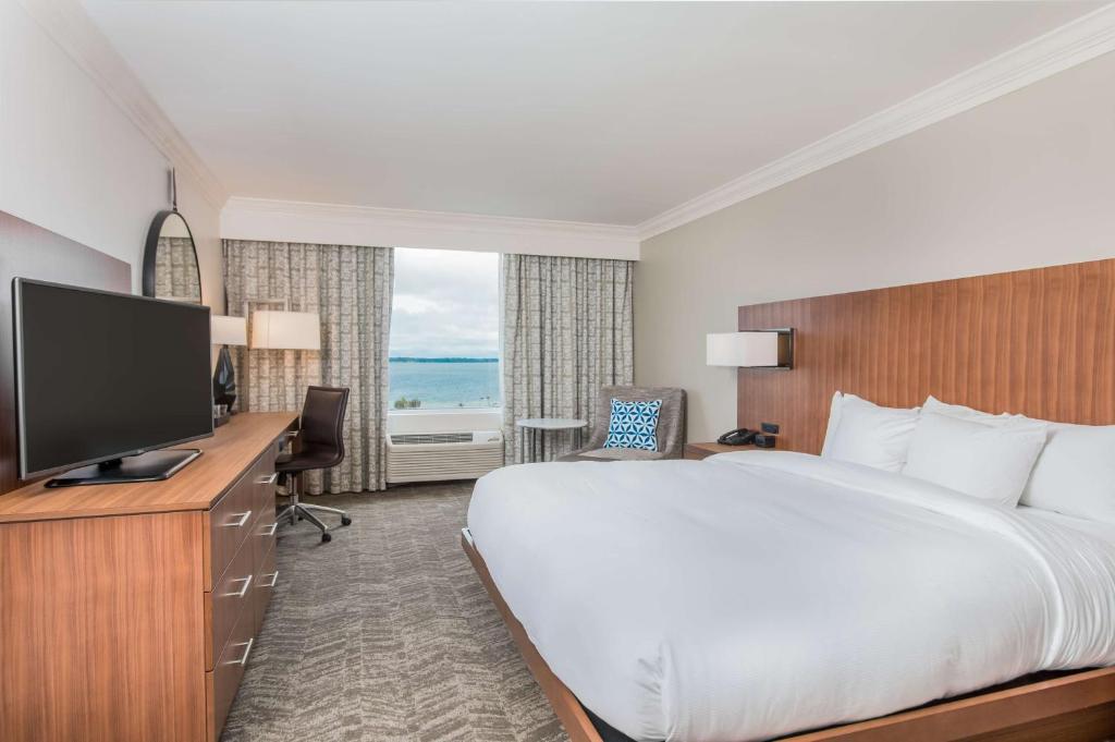 Hilton Pensacola Beach - King Room
