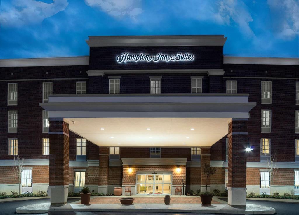 a rendering of the front of a hotel at Hampton Inn & Suites New Albany Columbus in New Albany