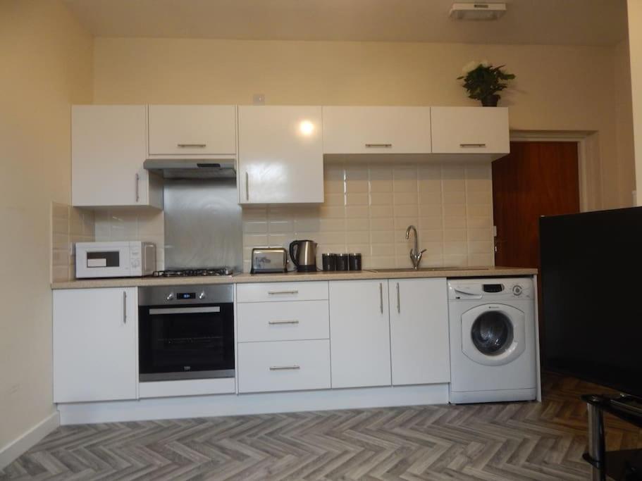 Kuchyň nebo kuchyňský kout v ubytování Studio Flat, Close to Perth City Centre
