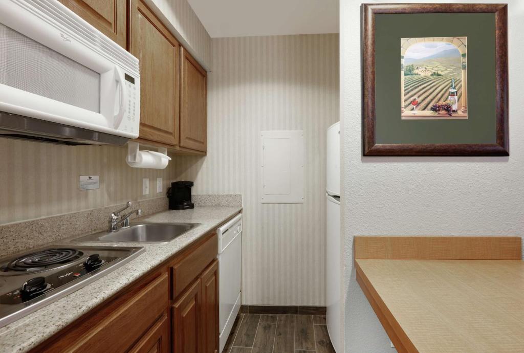 Homewood Suites by Hilton San Diego-Del Mar - Queen Studio Suite - Non-Smoking