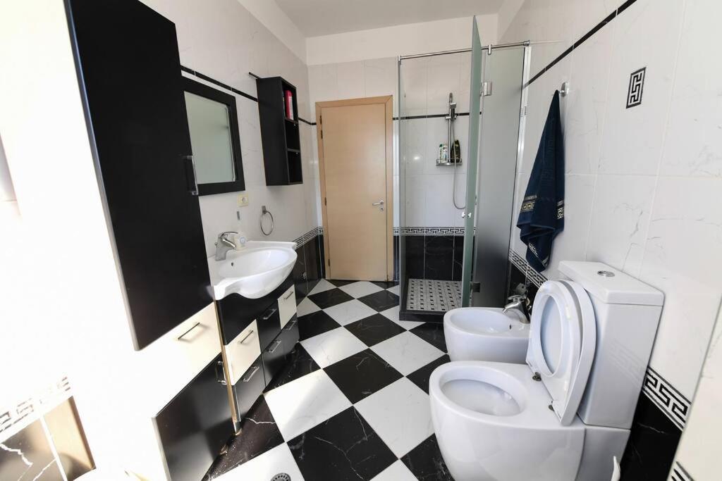 ARSI FLAT -Spacious & Stylish condo-city center - Imazhi 8