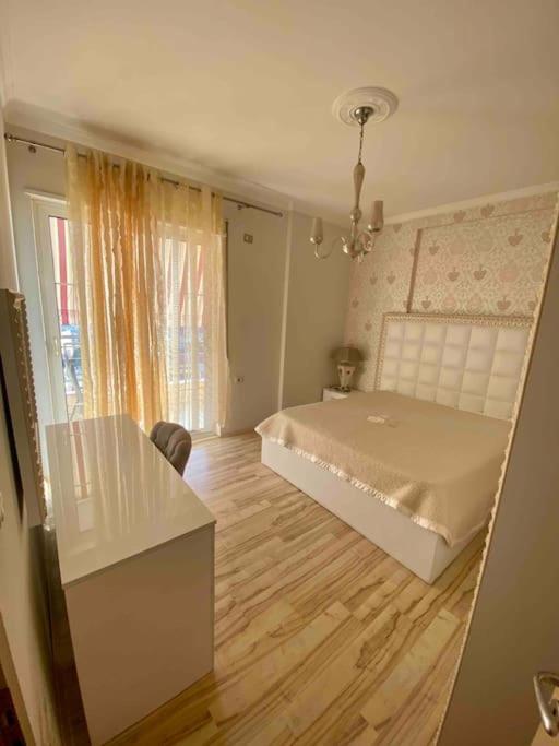 ARSI FLAT -Spacious & Stylish condo-city center - Imazhi 3