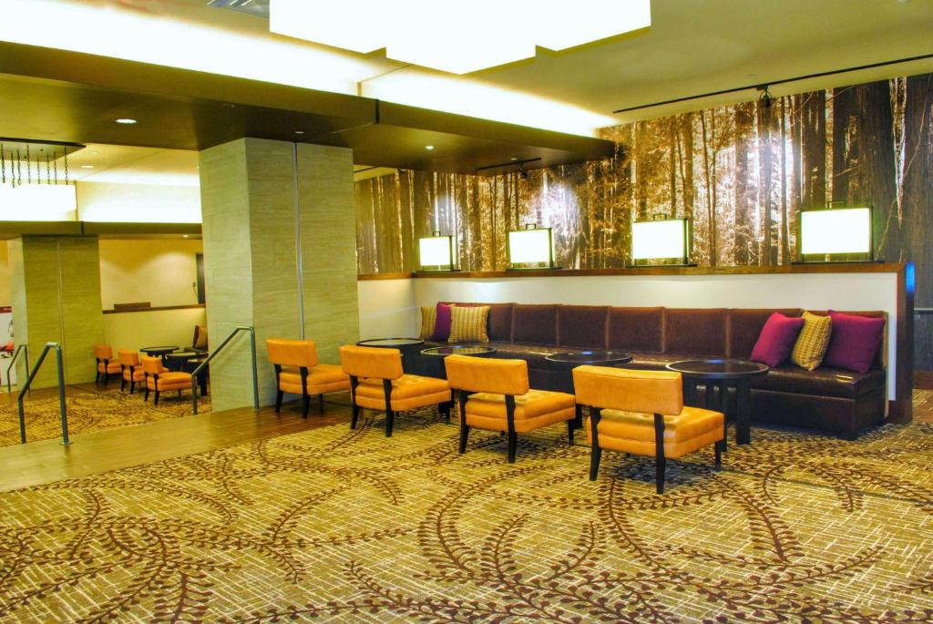 Posezení v ubytování DoubleTree by Hilton Hotel Reading