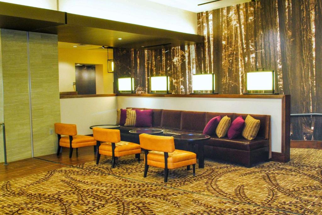 Posezení v ubytování DoubleTree by Hilton Hotel Reading