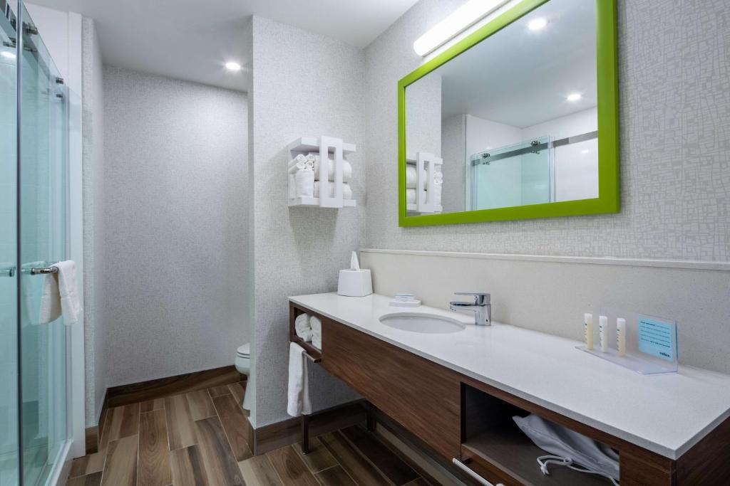 
King Room with Sofa Bed - Hearing Access/Non-Smoking
