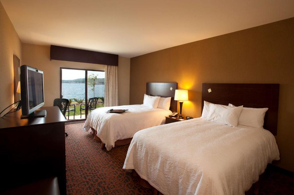 Hampton Inn Marquette-Waterfront - Sala De Reina Con Dos Camas Queen - Vista Del Lago